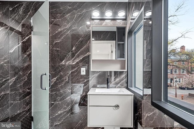 Building Photo - 321 S 3rd St