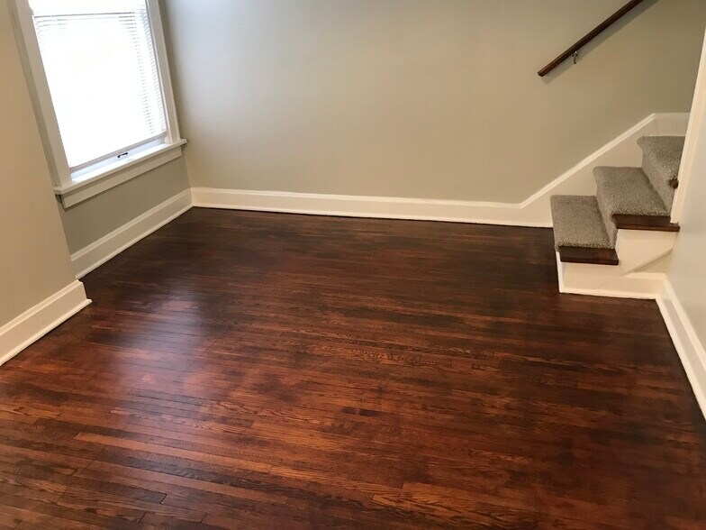 Building Photo - 633 E 11th Ave