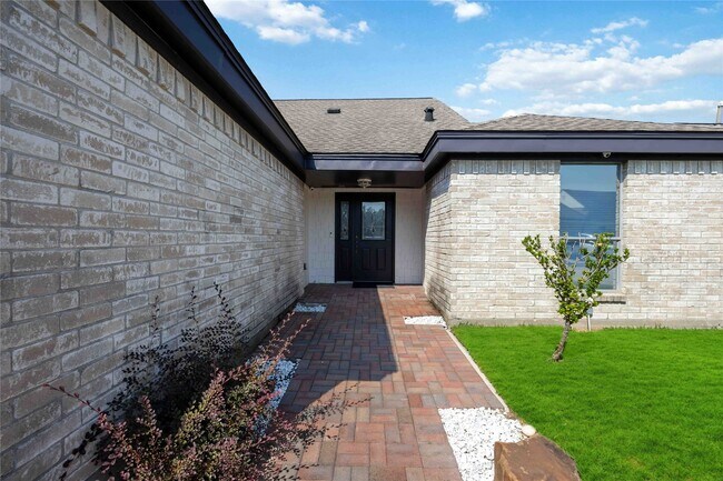 Building Photo - 6210 Gladewell Dr