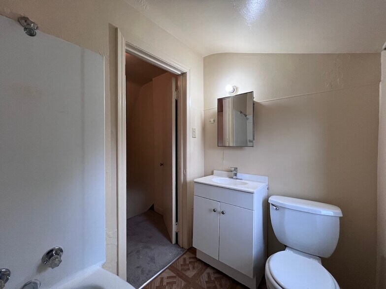 Building Photo - 320 San Juan Dr