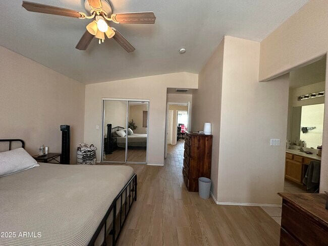 Building Photo - 10971 W Rio Vista Ln