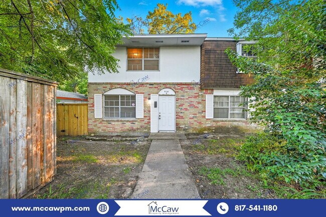 Building Photo - 616 Moore St