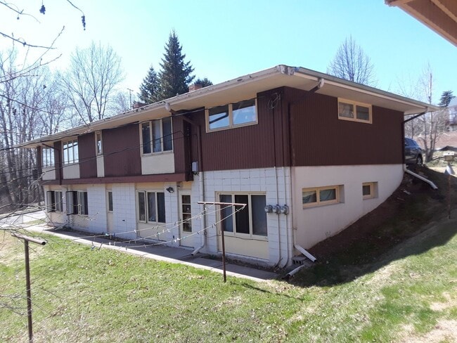 Building Photo - 1702 E 2nd St