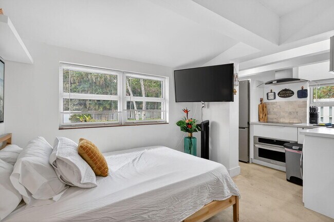 Building Photo - 4540 SW 28th Terrace