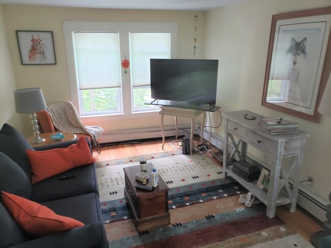 Primary Photo - 10 Pine Grove Rd