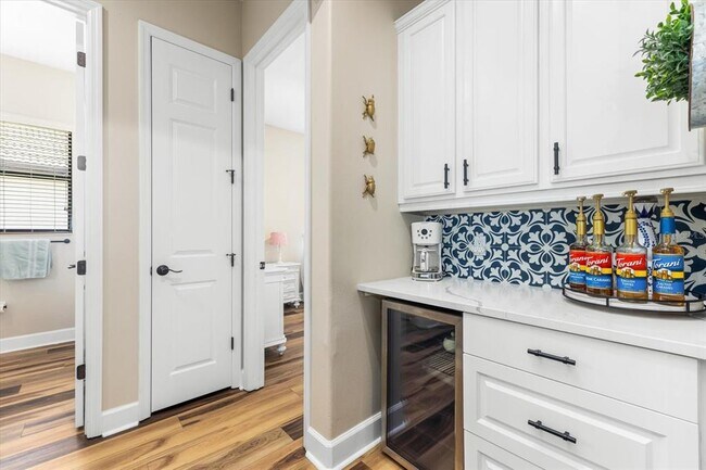 Building Photo - 14261 Sundial Pl