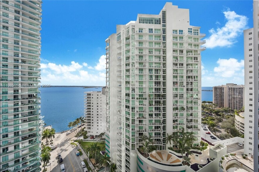Building Photo - 1300 Brickell Bay Dr