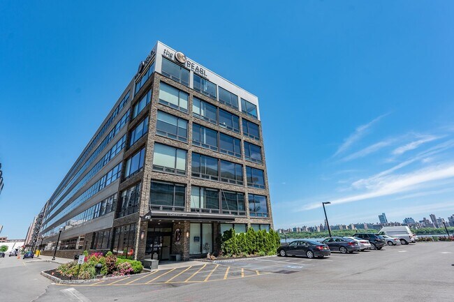 Building Photo - 9 Somerset Ln