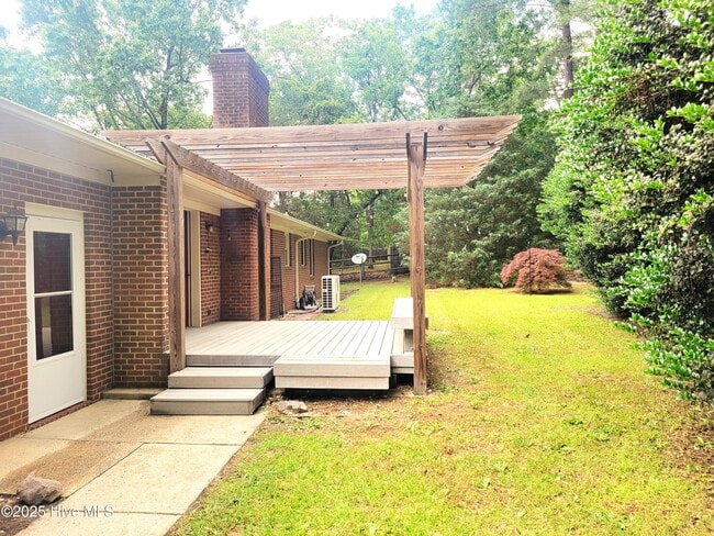 Building Photo - 316 Stornoway Dr
