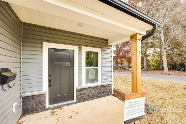 Building Photo - 1241 Eastway Dr