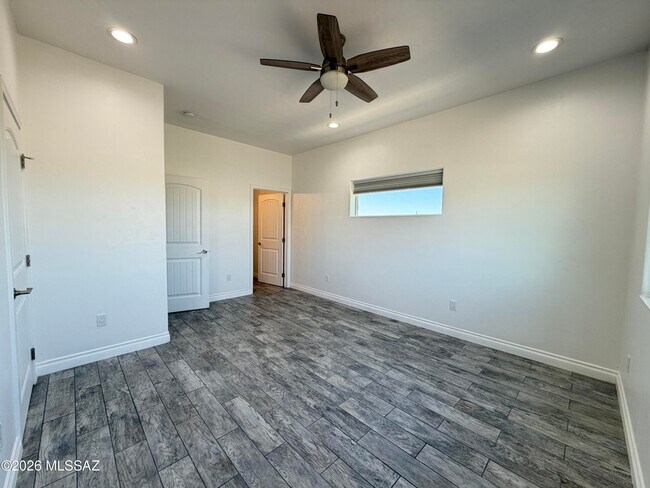 Building Photo - 3329 E Glenn St