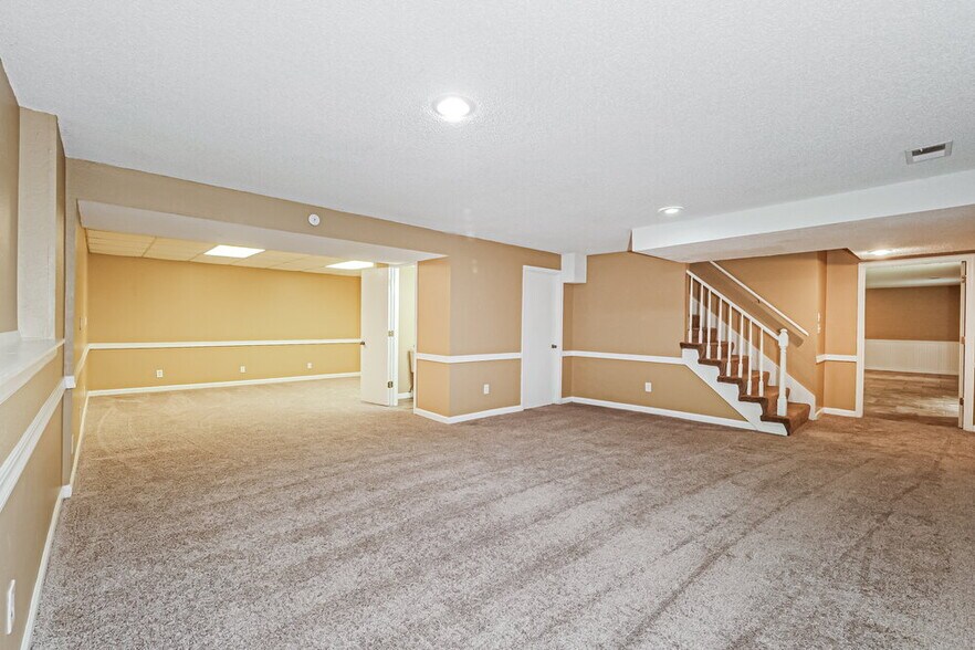 Building Photo - 9004 Arlington Ct