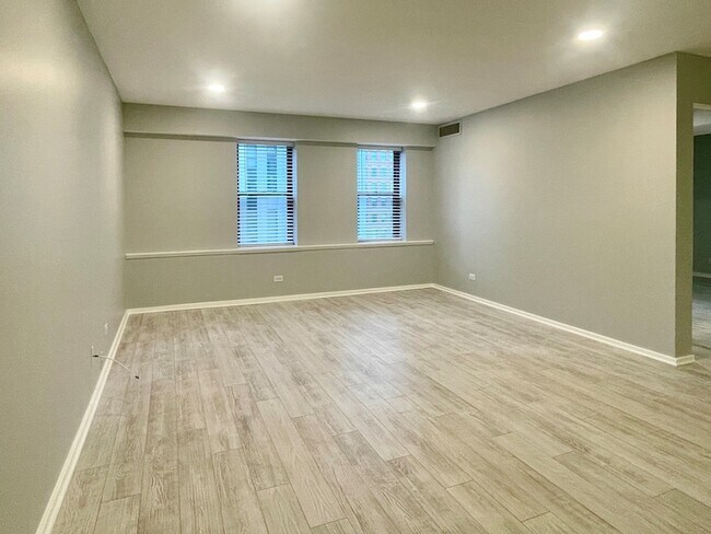 Building Photo - 40 E 9th St