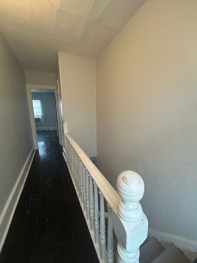 Building Photo - 222 Harris St