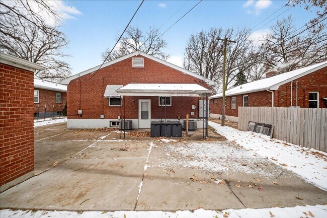 Building Photo - Duplex Alone