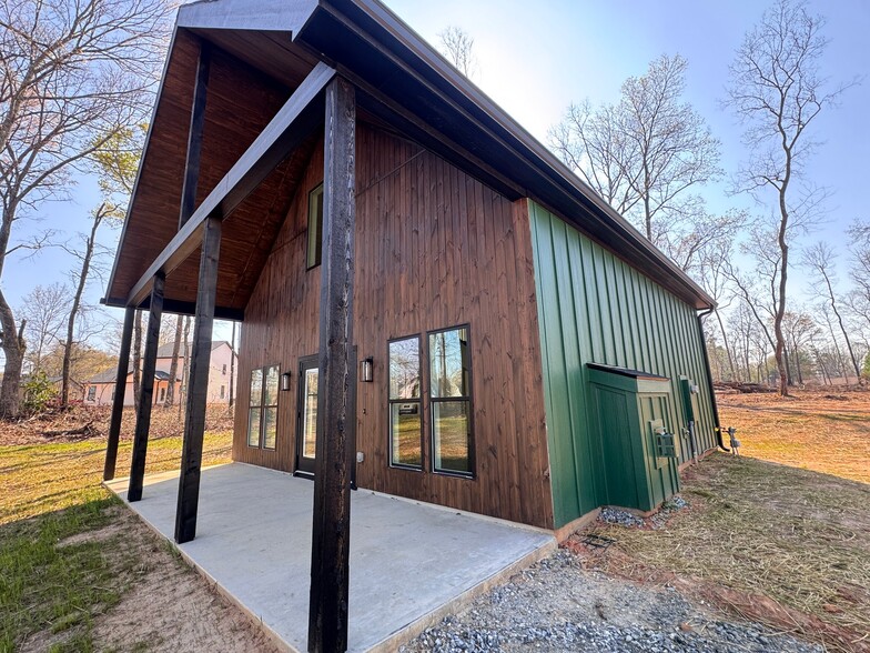 Building Photo - 424 Fowler Rd