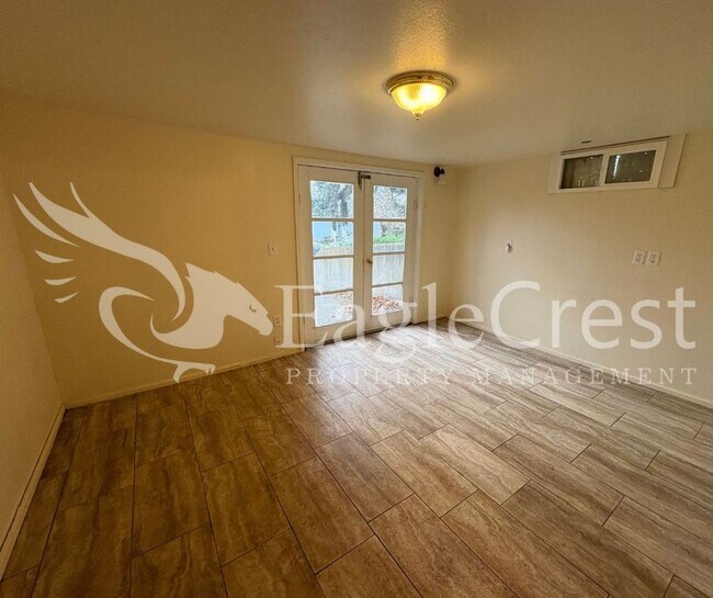 Building Photo - Spacious 3-Bedroom 2 bathroom Home with Great Mountain Views and Bonus Room!!