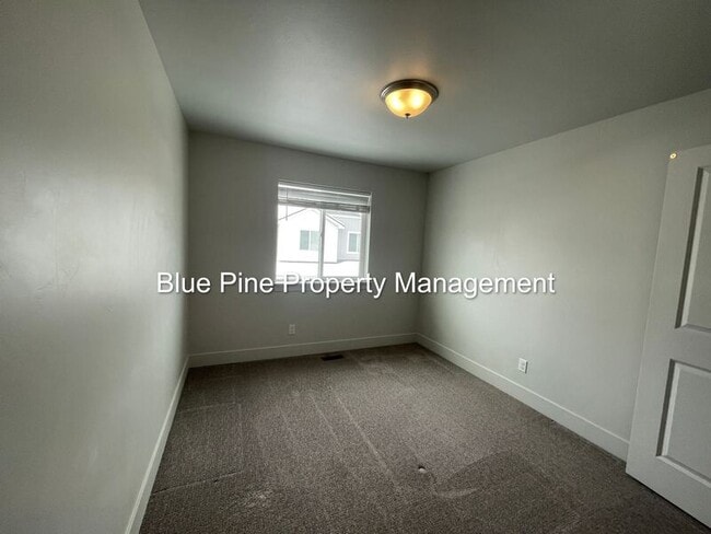 Building Photo - 651 S 2400 W