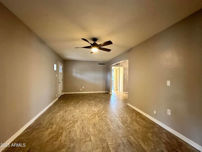 Building Photo - 1802 E Hubbell St