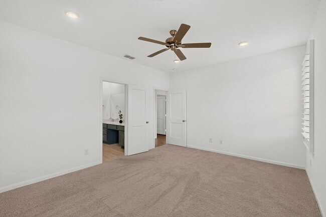 Building Photo - 114 Drovers Dr