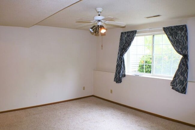 Building Photo - $1,125 | 2 Bedroom, 1 Bathroom Condo | Pet Friendly* | Available for August 1st, 2026 Move In!