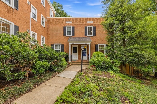 Building Photo - 2909 S Dinwiddie St