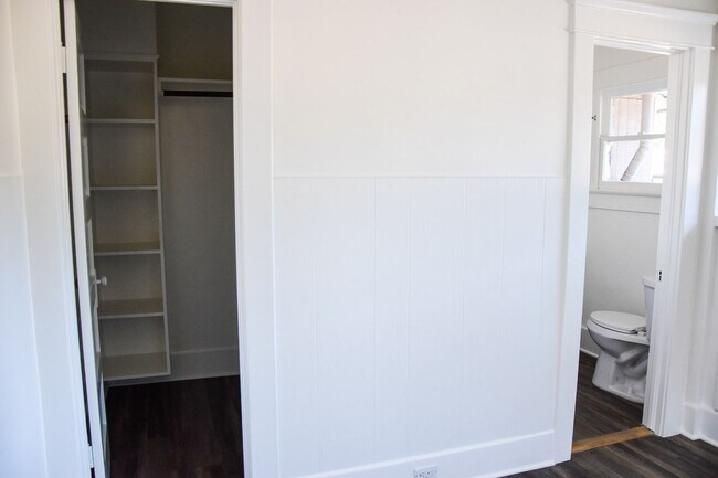 Building Photo - Grand (384-394) South