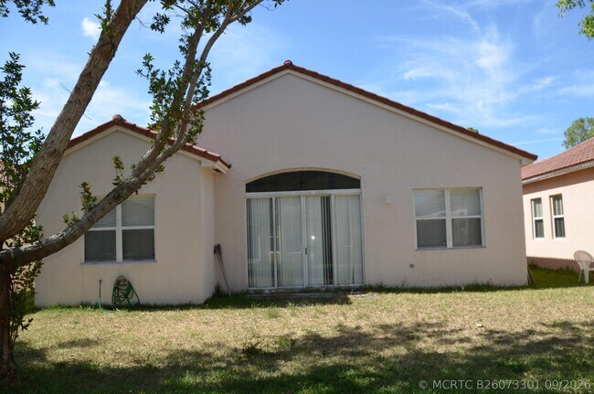 Building Photo - 4106 NE 22nd Ct