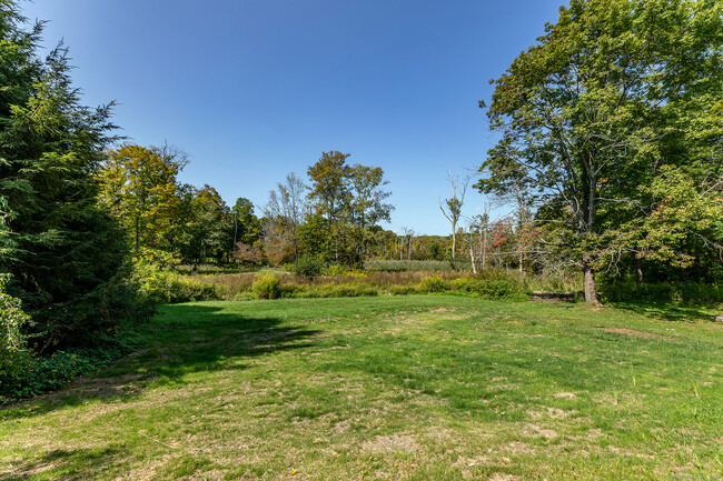 Building Photo - 15 Duck Pond Rd