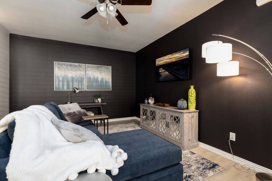 Primary Photo - 6704 Farsight Dr