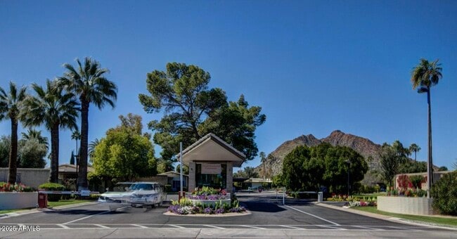 Building Photo - 4800 N 68th St