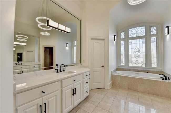 Building Photo - 7970 St Marlo Fairway Dr
