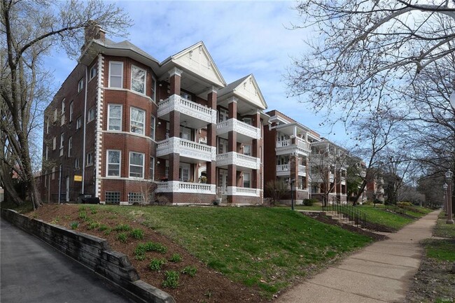 Building Photo - 5561 Waterman Blvd