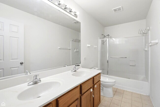 Building Photo - 487 W Hamlin Ln