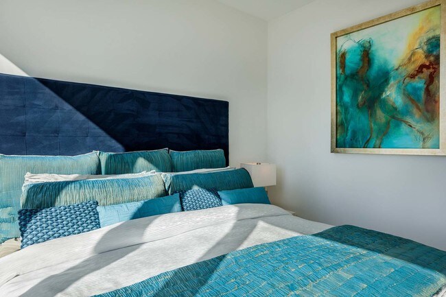 Building Photo - Stunning LUMINA Condo with Bay Views