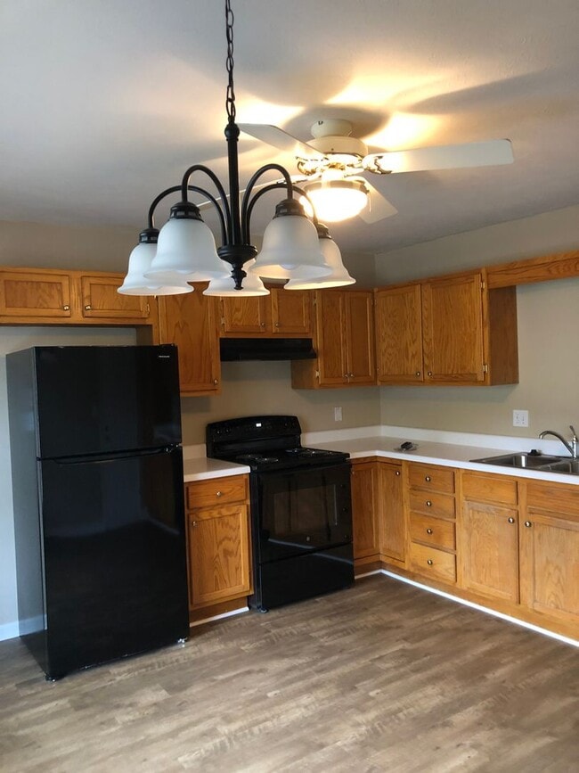 Building Photo - Charming 3-Bedroom Home in Northfield — Ready to Rent!