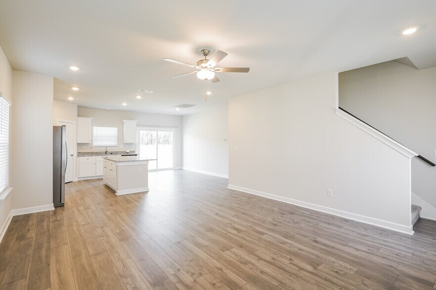 Building Photo - 3521 Quintana Dr