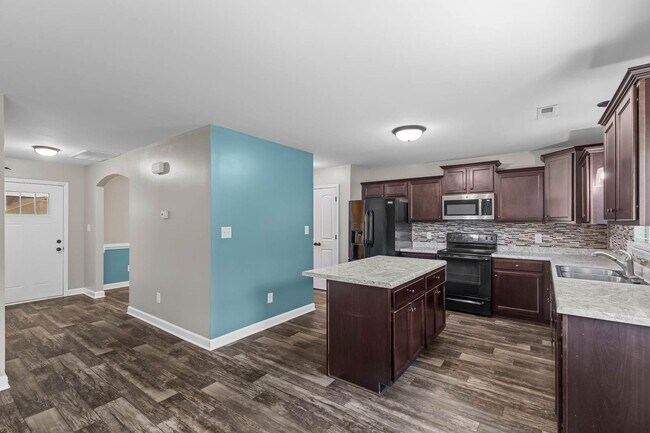 Building Photo - 3 Bed | 2.5 Bath | ~1,536 Sq Ft | Available for Rent