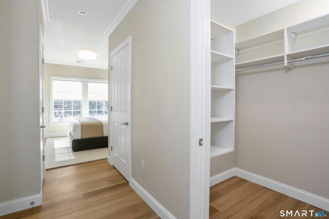 Building Photo - 440 Heights Rd