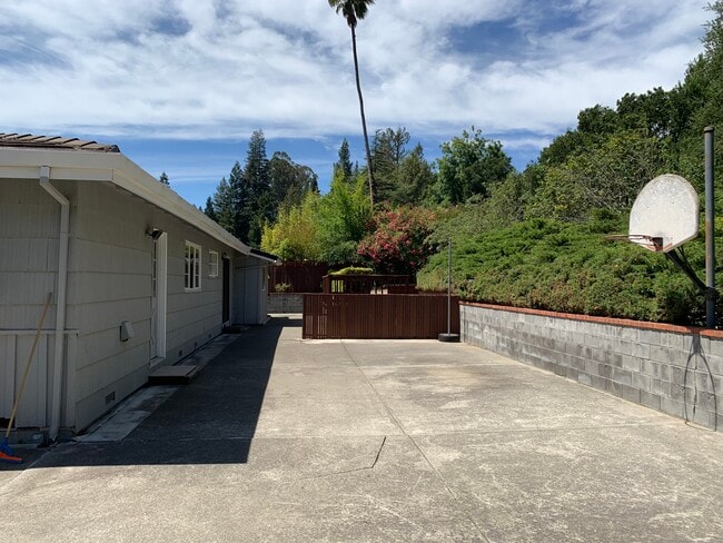Building Photo - 261 Rheem Blvd