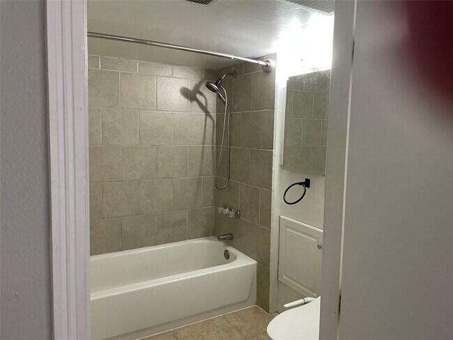 Building Photo - 2116 The Strand