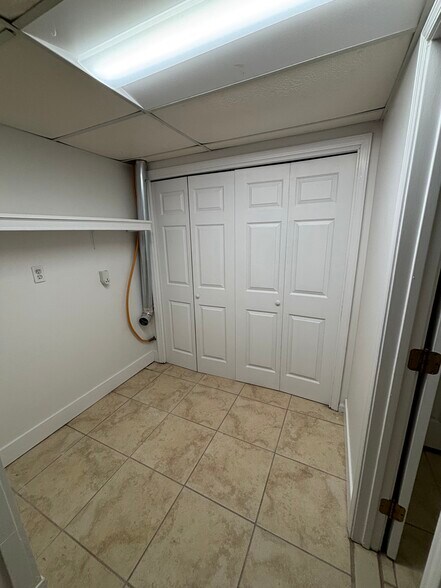 Building Photo - 607 Spruce Ave