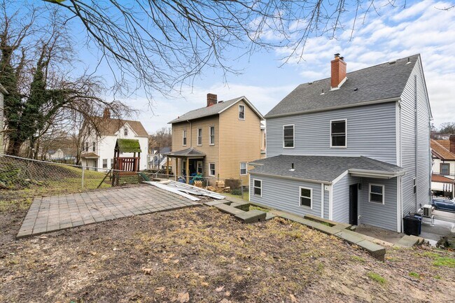 Building Photo - Beautifully Renovated 3 Bed/2.5 Bath Home in Mt Washington - Convenient Location