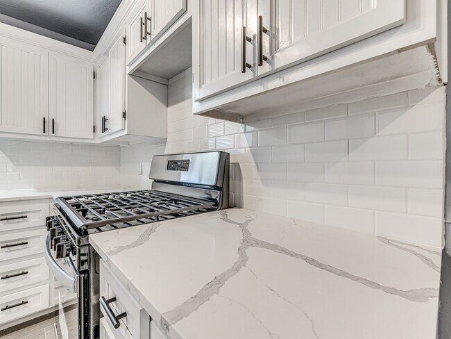 Building Photo - 14008 Gateway Dr