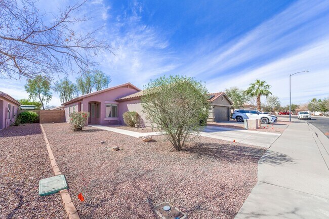 Building Photo - Prime Surprise Location | 3 Bed, Low-Maintenance Yard + Amenities
