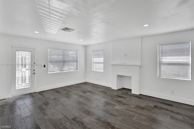 Building Photo - 3 br, 2 bath House - 242 SW 9th St # 1