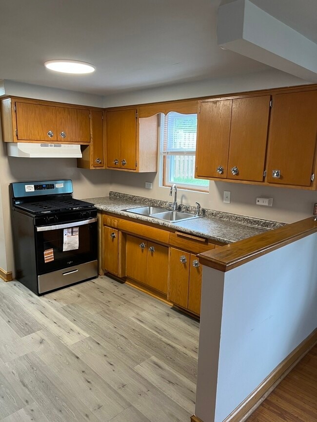 Building Photo - 4148 W 87th St