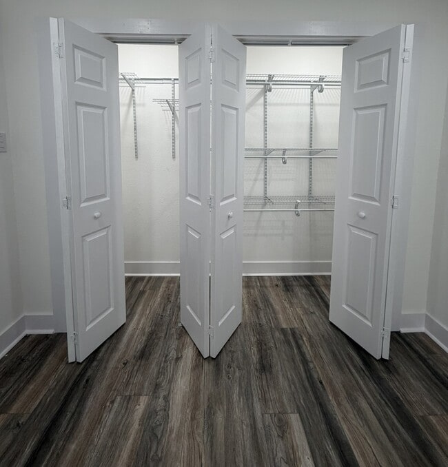 Building Photo - 705 Stanford St