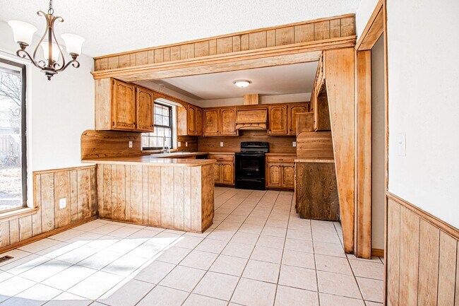 Building Photo - 3 Bed 1.5 Bath in Carl Albert School District