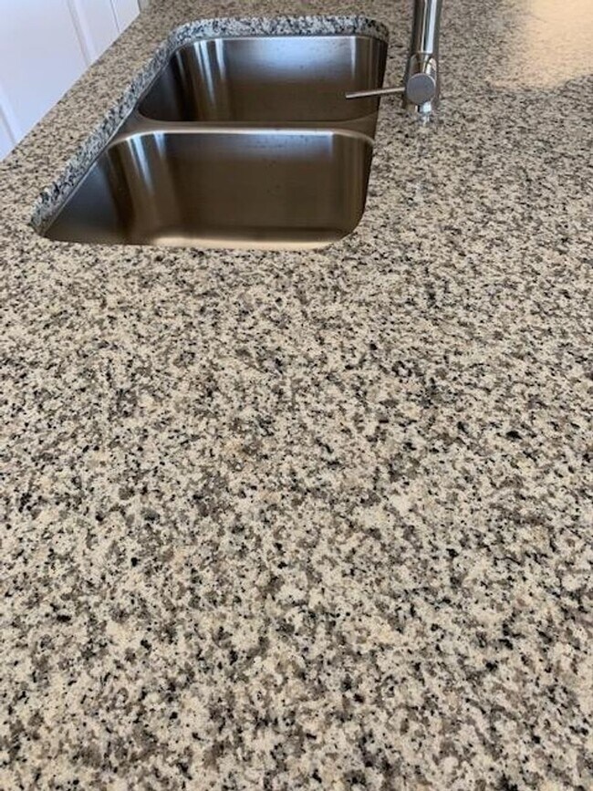 Building Photo - Desert Hills Gem